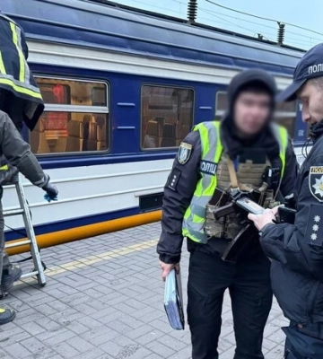 Виліз на київську електричку й отримав удар струмом: у Києві загинув 16-річний хлопець