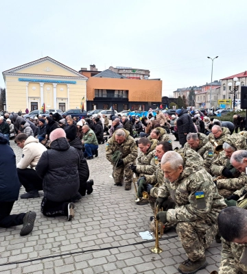 Вічний спокій: на Волині попрощалися з Героєм Олександром Кідрою