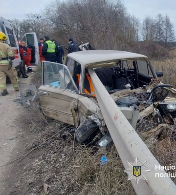 На Вінниччині внаслідок ДТП на трасі загинув чоловік та постраждала жінка. ФОТО