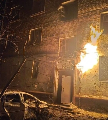 У Чернігові ворожий БпЛА вибухнув біля багатоповерхівки: є постраждалі