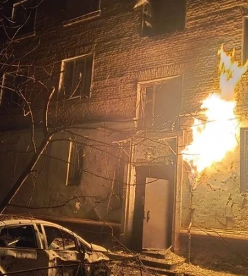 В Чернигове шахед взорвался возле многоэтажки: пострадали два человека, вспыхнул пожар