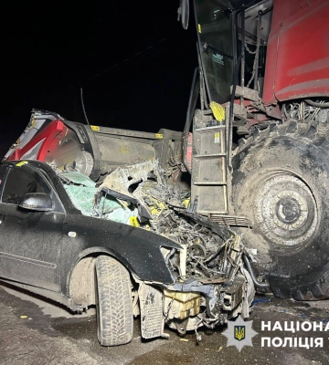 На Чернігівщині комбайн знищив легковик - у ДТП загинула жінка та постраждала дитина