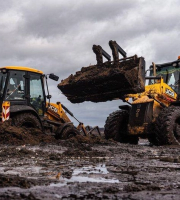 Харків продовжує допомагати військовим у будівництві фортифікацій