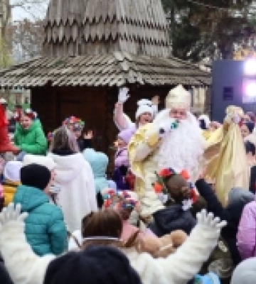 Яскравий старт новорічних свят: діти пільгових категорій зустрілися зі святим Миколаєм