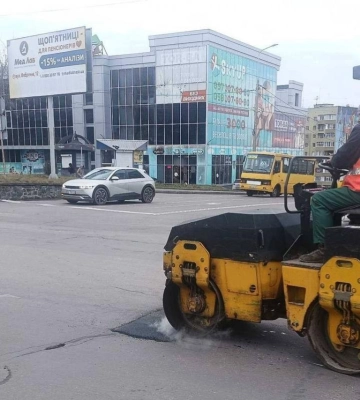 У Рівному ремонтують п'ять вулиць та встановлюють нові знаки