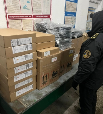 У «Шегинях» митники виявили велику партію незадекларованих ноутбуків