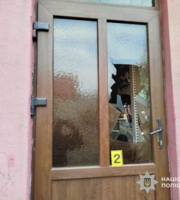 У селі Богдан затримали 18-річного зловмисника, який обікрав місцевий магазин