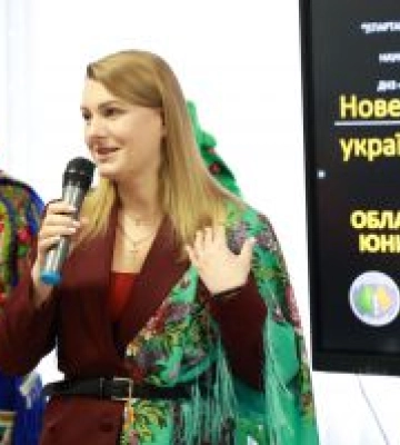 Хмельницькі школярі оживляють українську хустку у сучасних колекціях