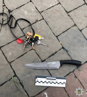 Напад на перехожих в Івано-Франківську: поліцейські оголосили підозру жінці