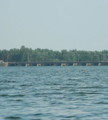 После ударов РФ по дамбе Печенежского водохранилища власти обсудили возможную эвакуацию населения