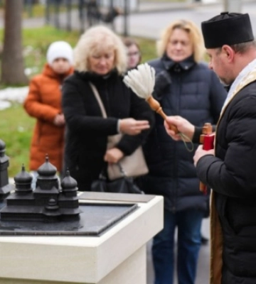 У Дрогобичі встановили тактильну мінікопію одного з найстаріших храмів Львівщини