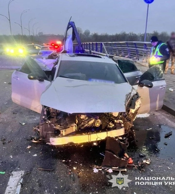 П&amp;apos;ять людей постраждали в ДТП на Броварському проспекті у Києві, рух перекрито
