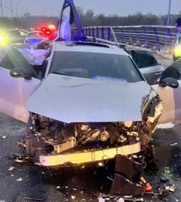 Серйозна ДТП у Києві: рух в обох напрямках від мосту Метро повністю перекрито
