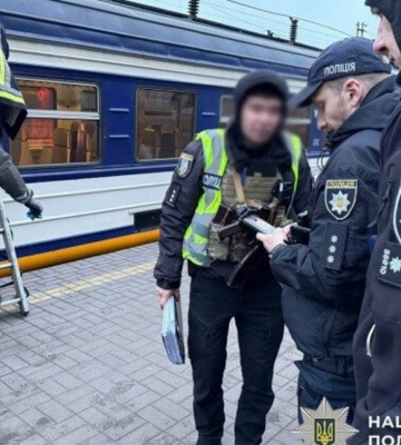 У Києві 16-річний зачепер згорів живцем на даху електрички (ВІДЕО)