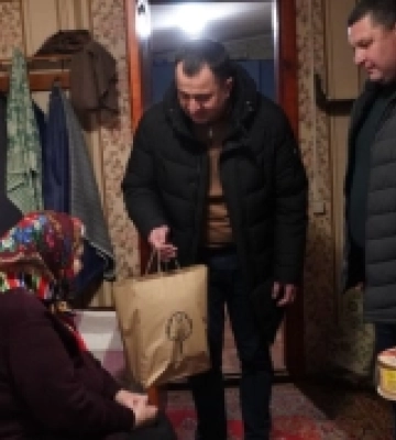 У громаді на Волині двох довгожителів привітали з днем народження