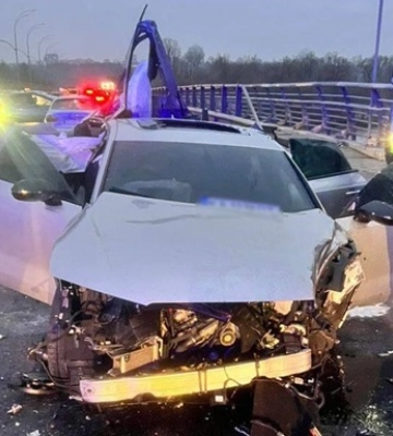 Серйозна ДТП у Києві: рух в обох напрямках від мосту Метро повністю перекрито