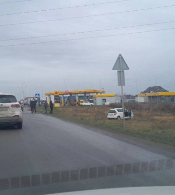 ДТП біля Луцька: від удару машина злетіла у кювет, рух ускладнено