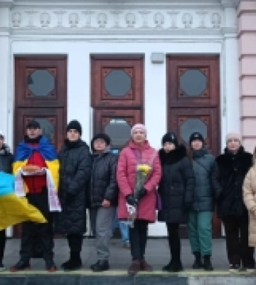 Громада на Кіровоградщині зустріла звільненого з полону захисника-земляка. ФОТО
