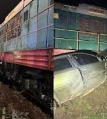 На Полтавщині тепловоз розчавив авто