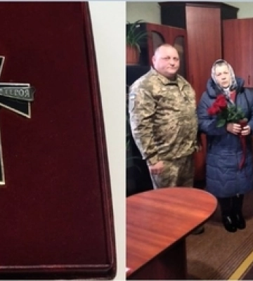 На Волині рідним загиблого воїна вручили його почесний орден «Хрест Героя»