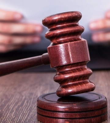 Мукачівський суд виніс вирок підліткам за групове зґвалтування та розбій