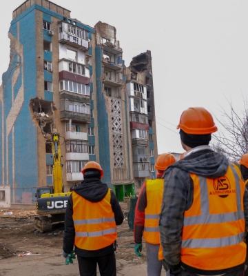 У Тернополі розпочали демонтаж зруйнованого ракетою будинку (фото, відео)