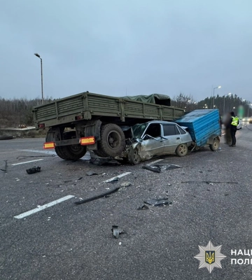 ДТП на Житомирщині: легковик заскочив під вантажівку, постраждали двоє юнаків-іноземців