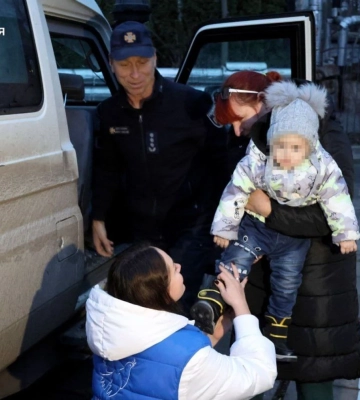Три покоління родини евакуйовано із Запорізької прифронтової зони