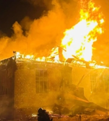 Ворог вночі вдарив дроном по цивільному об’єкту на Чернігівщині, виникла пожежа