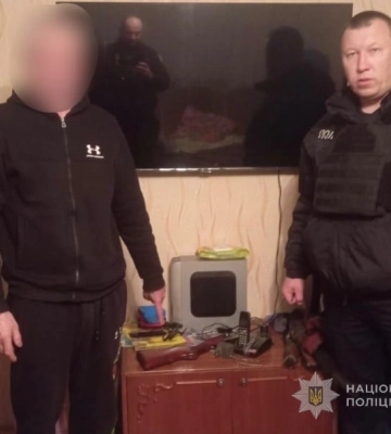 В Сумах мужчина стрелял из окна — шестеро детей ранены