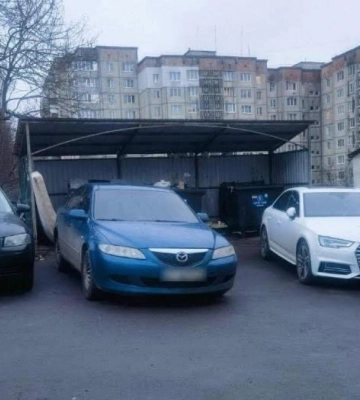 Неправильне паркування біля контейнерів блокує роботу сміттєвозів у Рівному