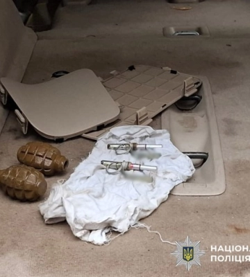 В автівці жителя Білгорода-Дністровського виявили дві бойові гранати