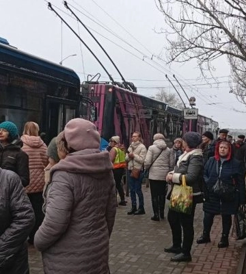Через жорсткі відключення світла електротранспорт у Миколаєві зупинився
