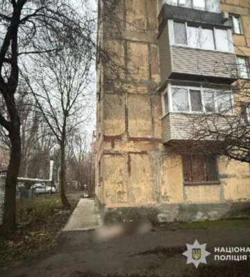 Вбив та кинув тіло біля під’їзду: у Дніпрі затримали пасинка за вбивство вітчима