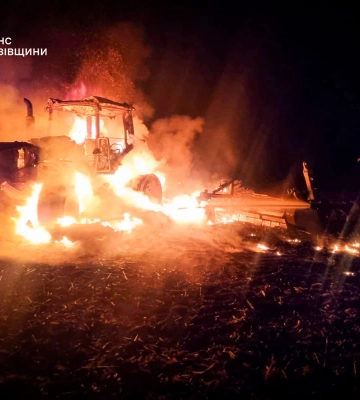 У селі на Львівщині під час роботи загорівся трактор