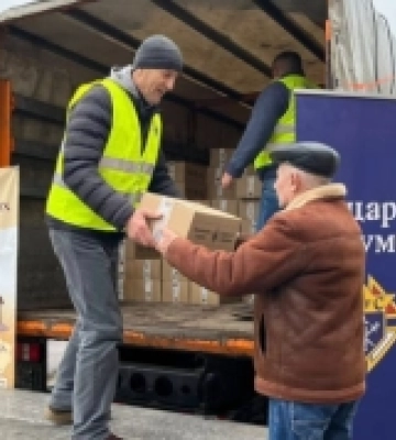 У Бериславі на Херсонщині передали понад тисячу продуктових наборів для переселенців Великоолександрівської громади