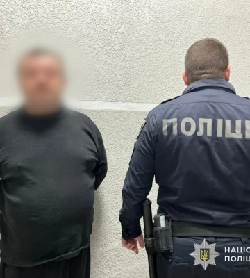 На Закарпатті затримано господаря, який побив гостя лопатою, - поліція