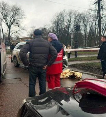 Поліцейський автомобіль збив двох пішоходів у Прилуках: загинула дитина, - Нацполіція. ФОТО