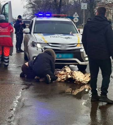 Трагическое ДТП в Прилуках: полицейский автомобиль сбил ребенка на пешеходном переходе 