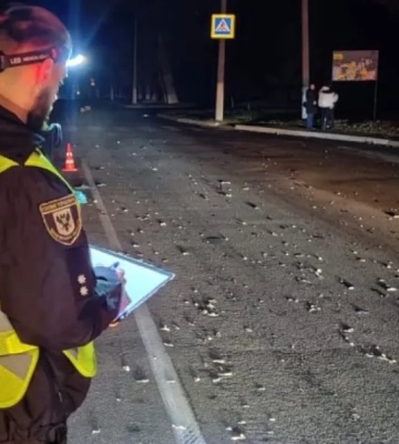 Поліцейський автомобіль збив двох пішоходів у Прилуках - загинула дитина
