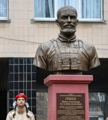 В оккупированном Донецке поставили памятник сыну замглавы ЦРУ Майклу Глоссу