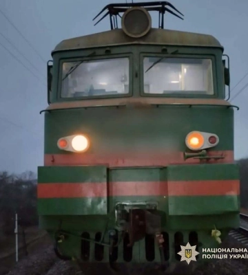 Під Харковом електричка на смерть збила жінку