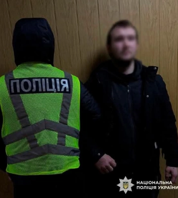 У Києві затримали шахрая, який ошукав пенсіонера на 15 тисяч доларів