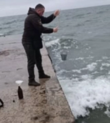 На Одещині перевірили якість води Чорного моря на предмет забруднення нафтопродуктами