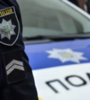 У Миколаєві 19-річна дівчина випала із дев'ятого поверху: поліціянти встановлюють обставини смерті