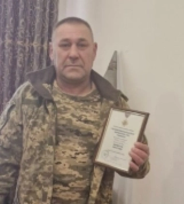 Обороняв Україну на різних ділянках фронту: військовослужбовця з Волині нагородили «Золотим хрестом»