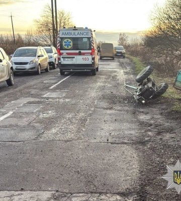 На Львівщині не розминулися бус з мотоблоком, є потерпілі