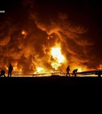 Полтавські рятувальники ліквідували масштабні пожежі, як виникли внаслідок ворожого обстрілу