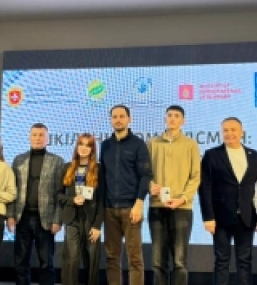 Перші шкільні омбудсмани Рівненщини склали присягу та отримали посвідчення
