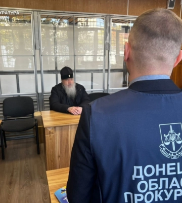 Суд в Днепре продлил арест наместника Святогорской лавры и отказал депутату в видеосвязи
